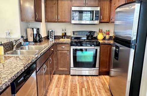 Hailey Maison | Modern Rustic 3 Bedroom with Pool, Hottub and Fitness Center