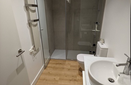San Sebastian Appartement | Modern-Rustic Apartment at the Heart of Donostia