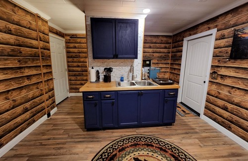 Rocky Grove Appartement | Modern & Rustic Apt (3beds) Across From Natl Park!