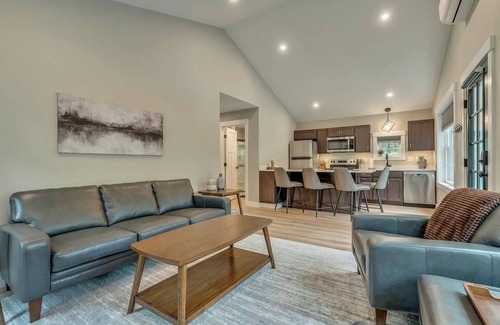 Waterboro Maison | Modern Rustic Cabin - Walk to Lake & Trails - With Fire Pit - Serene Escape