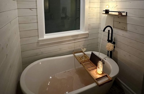 Norris Point Maison | Modern Saltbox Home in Gros Morne National Park & Ocean Views!