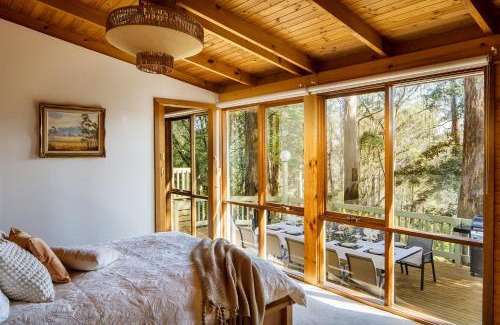 Sassafras Maison | Modern Seednest Treehouse, Forest & Mountain View