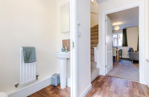 Ewloe Maison | Modern Semi detached in a quiet location, Driveway parking