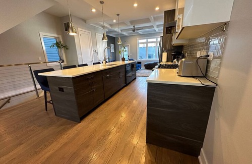 Lower West Side Maison | Modern SFH Near McCormick Place & Soldier Field