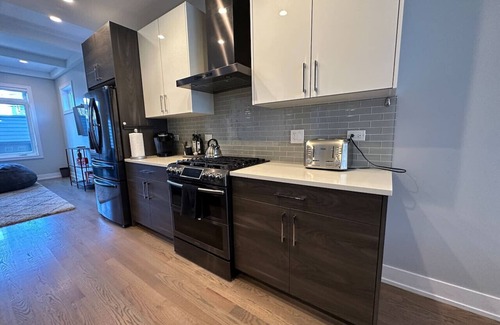 Lower West Side Maison | Modern SFH Near McCormick Place & Soldier Field