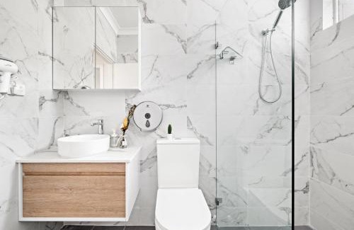 Botany Maison | Modern Single Room at Botany - Mins to Airport - Shared Bathroom