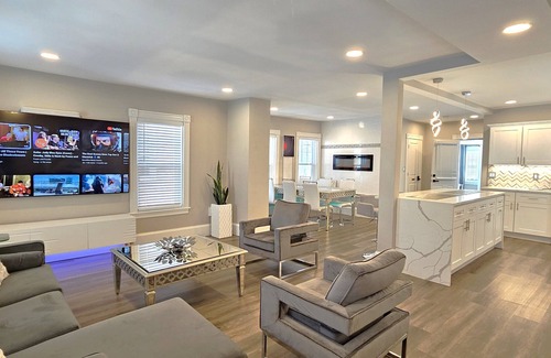 South Medford Maison | Modern Smart Home with EV charger Near Boston & Harvard, 0.7 miles to MBTA