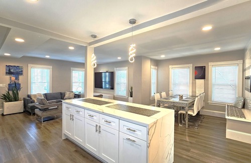 South Medford Maison | Modern Smart Home with EV charger Near Boston & Harvard, 0.7 miles to MBTA
