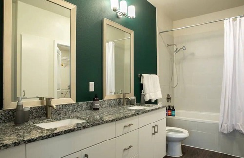 West Congress Appartement | Luxurious SoCo CozySuites w/ 2 Pools! #2312