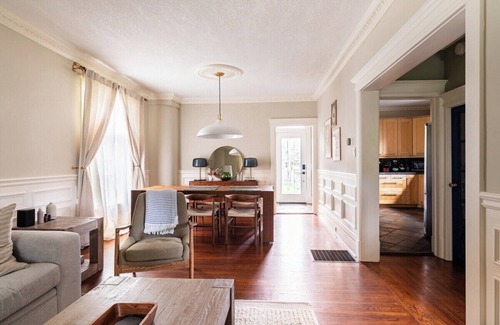 Stratford Maison | Modern & Spacious 1908 Home