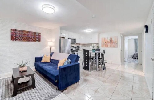 Canarsie Appartement | Modern spacious 2 BD Getaway in vibrant Canarsie Brooklyn with Parking