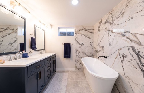 Southeast Maison | Modern & Spacious 2 bed/2 bath Close to DU