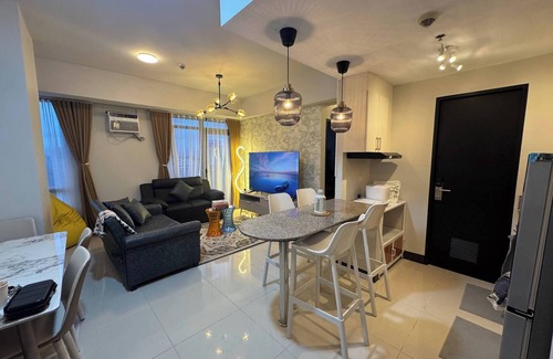 Socorro Copropriété | Modern & Spacious 2BR 68 sqm Condo in Manhattan Heights Pool View