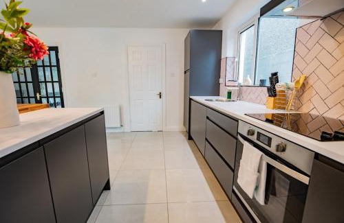 Galway Maison | Modern & Spacious 3 Bed House
