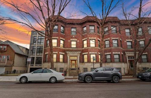 Hyde Park Appartement | Modern & Spacious 3BR Apt with In-Unit Laundry - Bstone 2