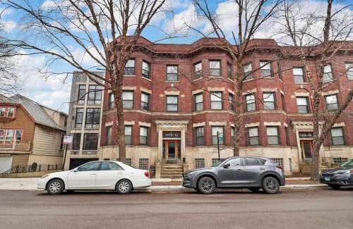 Hyde Park Appartement | Modern & Spacious 3BR Apt with In-Unit Laundry - Bstone 2