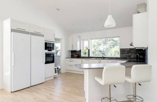 Centrum-Sandbacka Villa | Modern Spacious 4-Bedroom New Villa