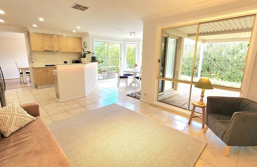 Belrose Maison | Modern spacious 5-bedroom home in Northern Beaches