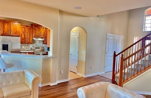 Edmond Maison | Modern, Spacious, Comfy & Cozy quiet retreat with king size beds for longer stay
