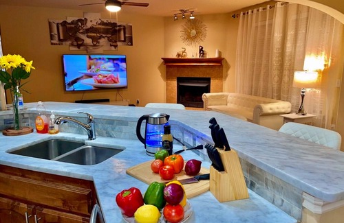 Edmond Maison | Modern, Spacious, Comfy & Cozy quiet retreat with king size beds for longer stay