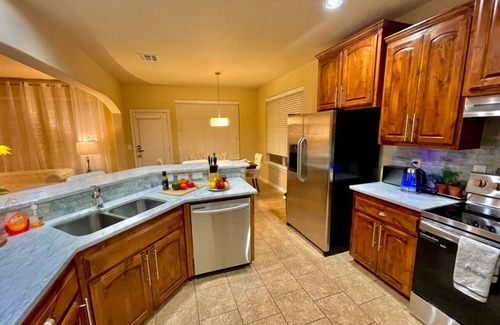 Edmond Maison | Modern, Spacious, Comfy & Cozy quiet retreat with king size beds for longer stay