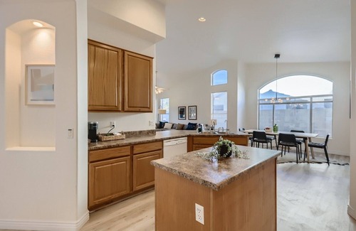 Arrowhead Shores Maison | Modern Spacious Desert Getaway w/ Hot Tub & Game Room