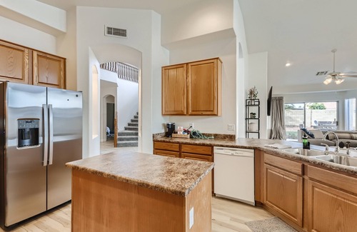 Arrowhead Shores Maison | Modern Spacious Desert Getaway w/ Hot Tub & Game Room