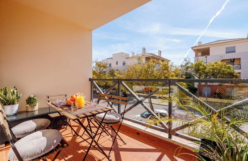 Montechoro Copropriété | Modern & Spacious Flat with Pool close to Oura