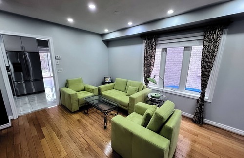 Meadowvale Village Maison | Modern & Spacious Home with Large Patio – Perfect for Relaxation!