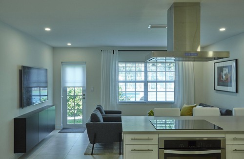 Deerfield Beach Appartement | 2BR Luxury Suite # 1 sur Ocean Drive, à quelques pas de la plage