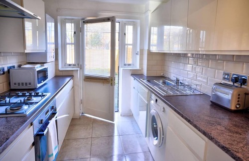 Custom House Maison | LUXURY ExCEL LONDON HOUSE