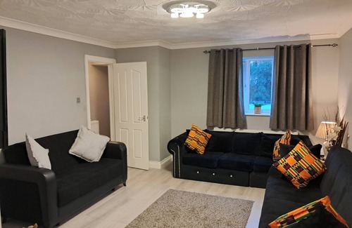 Custom House Maison | LUXURY ExCEL LONDON HOUSE