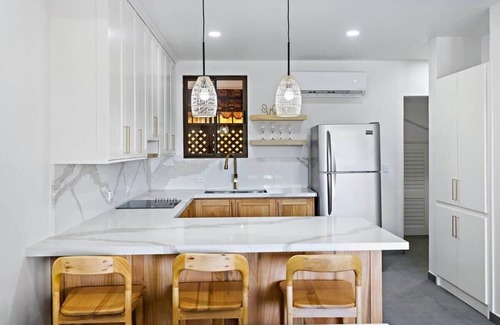 Coco Sunset Hills Appartement | 2-BD Beauty with Pool, Walk to Beach