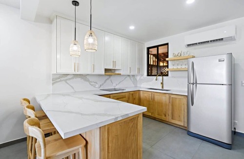Coco Sunset Hills Appartement | 2-BD Beauty with Pool, Walk to Beach