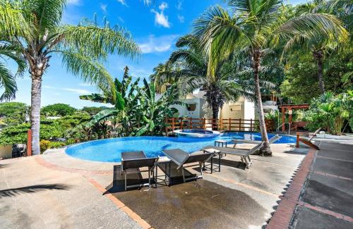 Coco Sunset Hills Appartement | Modern Split-Level 2-Bedroom Condo with Pools, Terrace & Easy Beach Access