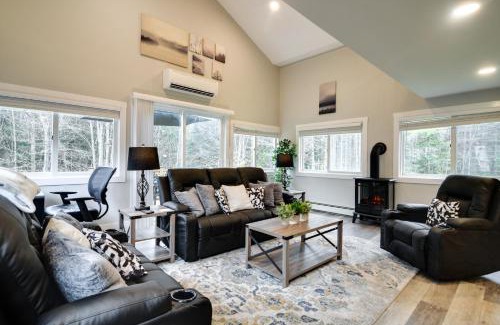 Stark Maison | Modern Stark Home with Game Room, Grill and Fire Pit