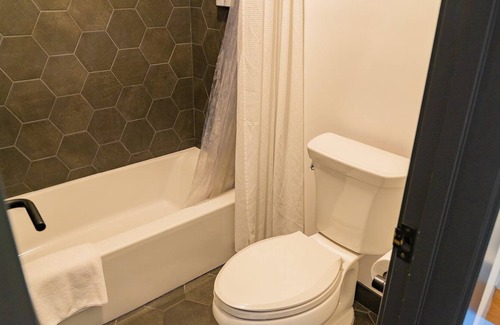 Winter Park Hôtel | Modern Stay Near Downtown Winter Park with Hot Tubs & Gym Access