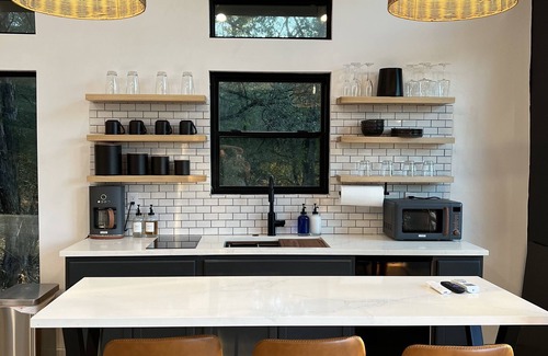 Cedar Creek Cabine | Modern stay on a relaxing ranch with friendly animals to pet and feed.