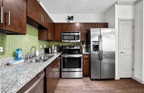 West Campus Appartement | Modern Stay With Resort Style Perks