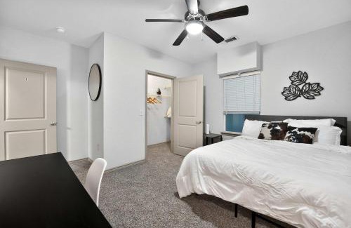 West Campus Appartement | Modern Stay With Resort Style Perks