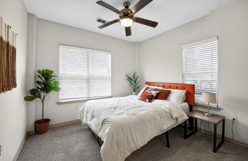 West Campus Appartement | Modern Stay With Resort Style Perks