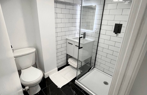 Weehawken Maison | Modern Studio, steps from breathtaking views of NYC Skyline, mins from midtown.