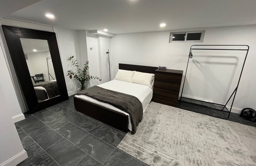 Weehawken Maison | Modern Studio, steps from breathtaking views of NYC Skyline, mins from midtown.