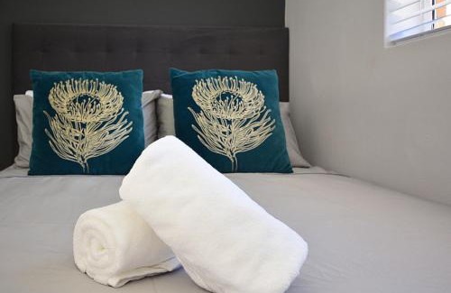 Flamingo Vlei Appartement | Modern Studio Apartment in Blouberg