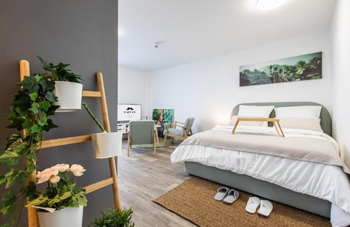 Ostend Appartement | Modern Studio good located Balcony King Bed
