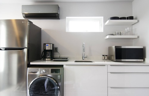 West Orange Maison | Modern Studio, Private Outdoor Space NYC View! Beautiful Kitchenette W/D
