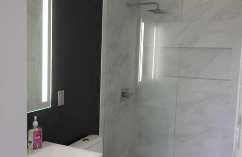 West Orange Maison | Modern Studio, Private Outdoor Space NYC View! Beautiful Kitchenette W/D