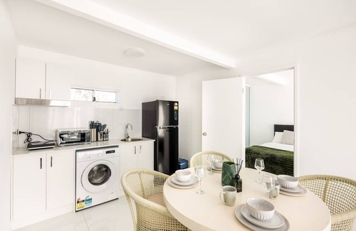 Sunnybank Maison | Modern Studio Retreat in Heart of Sunnybank