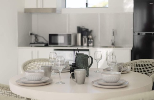 Sunnybank Maison | Modern Studio Retreat in Heart of Sunnybank