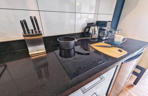 Clark Freeport Appartement | Modern Studio w/Rooftop Pool Near Clark
